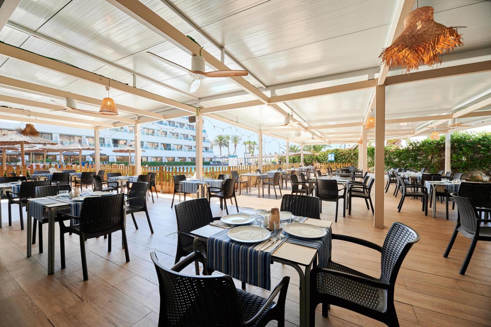 Отель Alua Golf Trinidad Рокетас-де-Мар Экстерьер фото